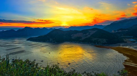 金色的海上日落